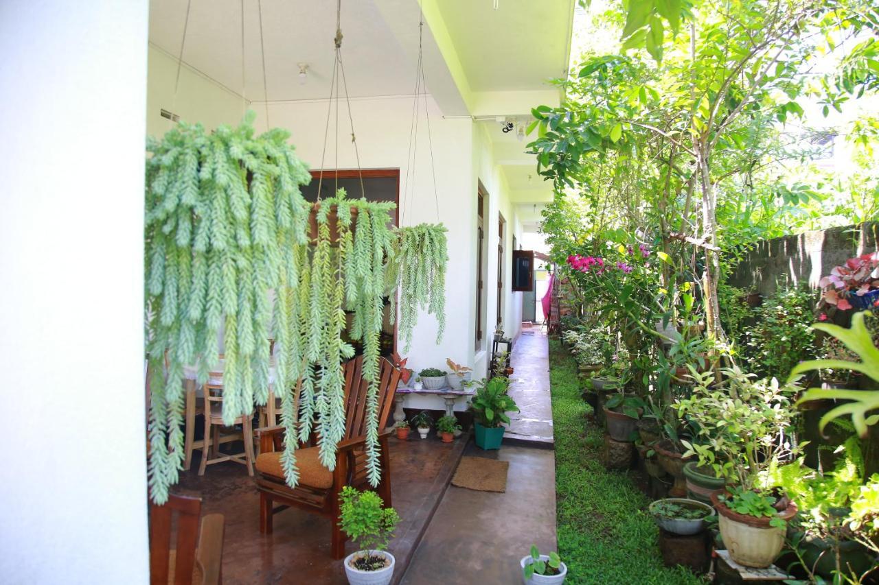 Weerakoon Garden Guest 호텔 히카두와 외부 사진